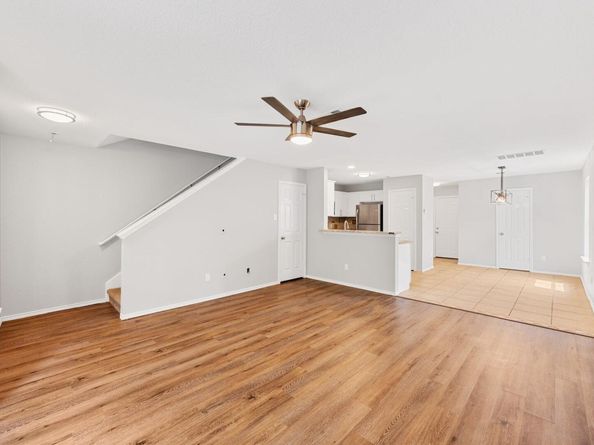 2304 Melissa Oaks LN, Austin TX 78744