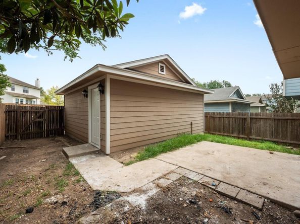 2304 Melissa Oaks LN, Austin TX 78744
