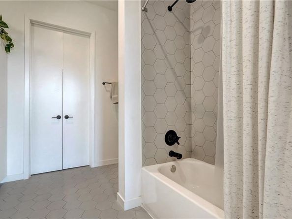 800 Embassy DR 319, Austin TX 78702