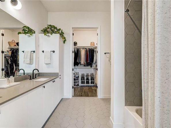 800 Embassy DR 319, Austin TX 78702
