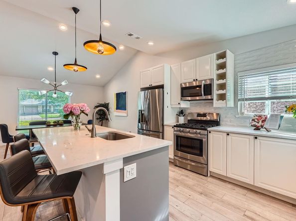 3013 Val DR, Austin TX 78723