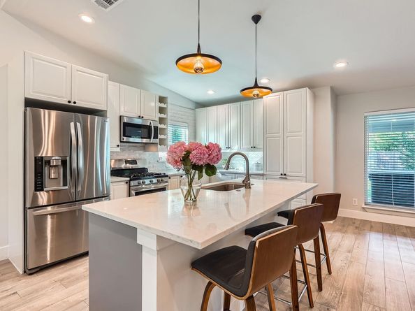 3013 Val DR, Austin TX 78723
