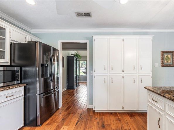 10601 Spicewood PKWY, Austin TX 78750
