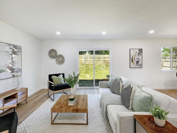 1306 Green Downs DR, Round Rock TX 78664