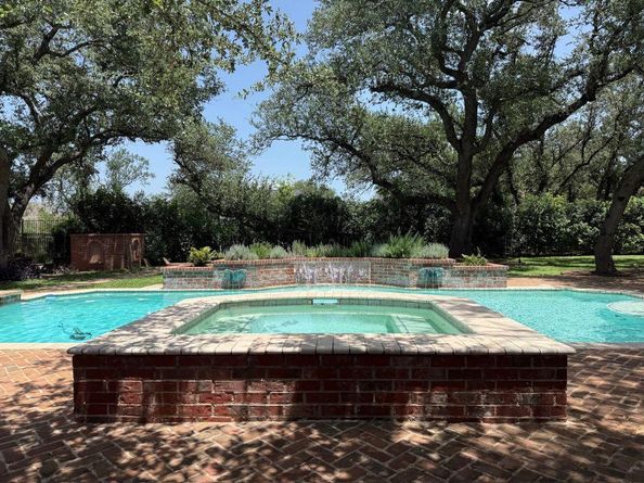112 Snapper ST, Lakeway TX 78734