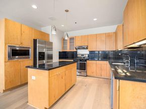 555 E 5th ST 903, Austin TX 78701