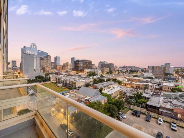 555 E 5th ST 903, Austin TX 78701