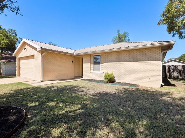 1004 Green Meadow DR, Round Rock TX 78664