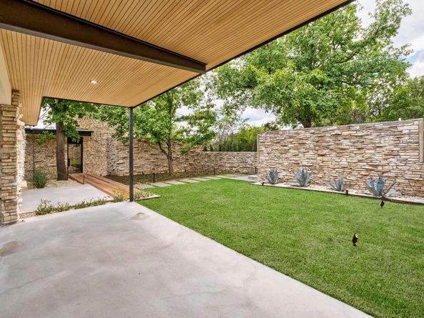 100 Redbud TRL, West Lake Hills TX 78746