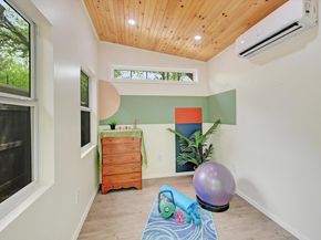 5704 Gloucester LN B, Austin TX 78723