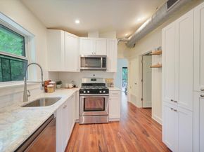 5704 Gloucester LN B, Austin TX 78723