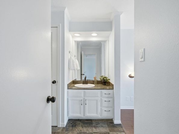 8888 Tallwood DR 2206, Austin TX 78759