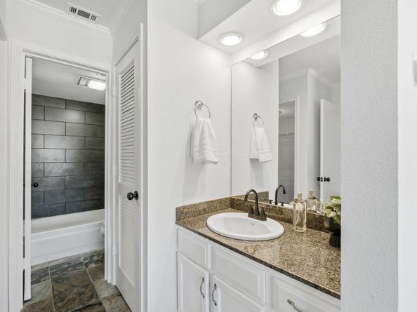 8888 Tallwood DR 2206, Austin TX 78759