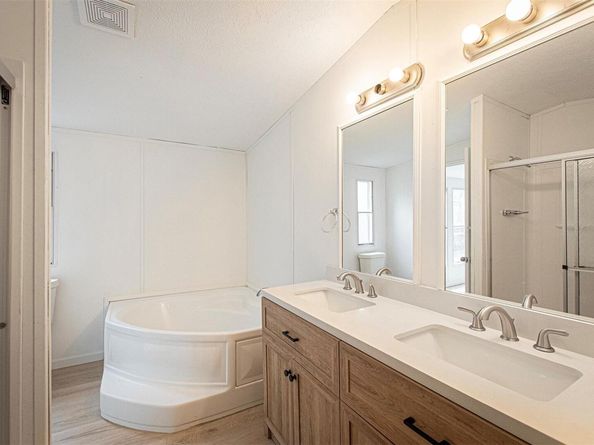 21504 Coyote TRL, Lago Vista TX 78645