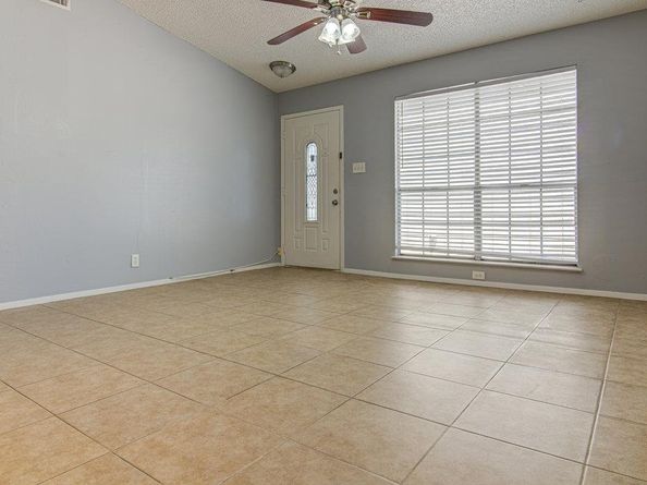 1207 W Rundberg LN, Austin TX 78758