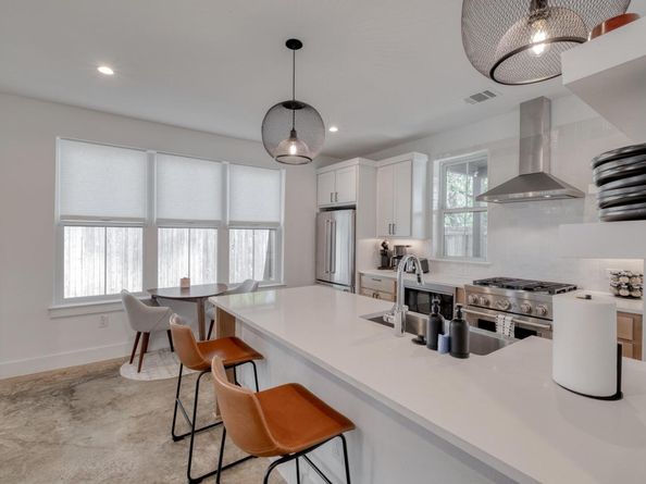 5406 Downs DR 2, Austin TX 78721