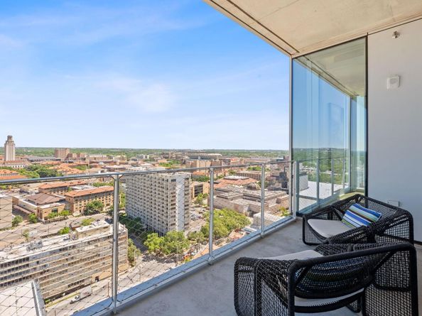 313 W 17th ST 2301, Austin TX 78701