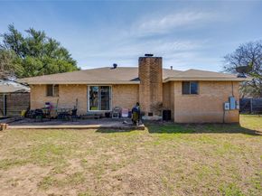 2004 Abbey CIR, Austin TX 78727