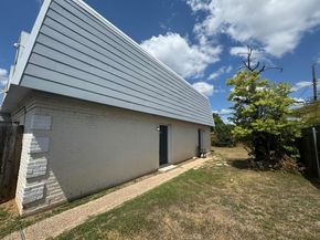 2206 Mission Hill CIR 101104, Austin TX 78741