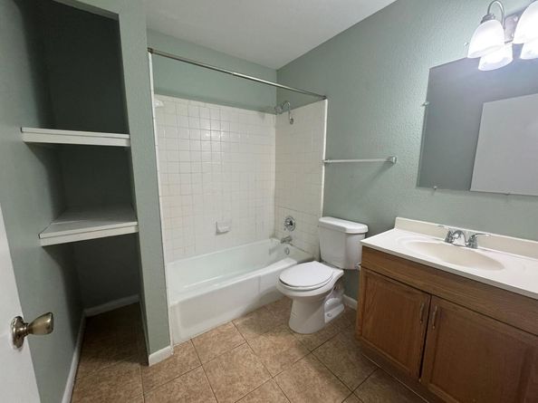 2206 Mission Hill CIR 101104, Austin TX 78741
