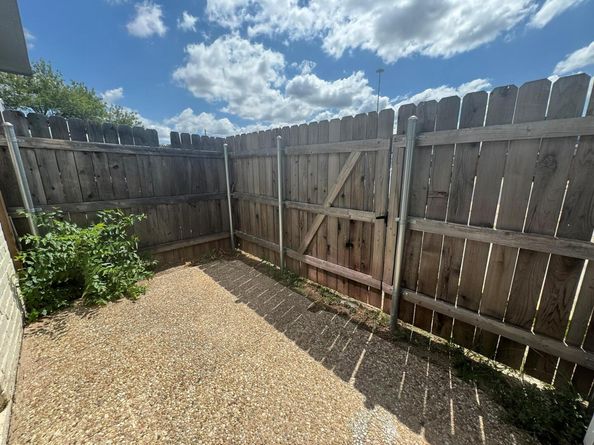 2206 Mission Hill CIR 101104, Austin TX 78741
