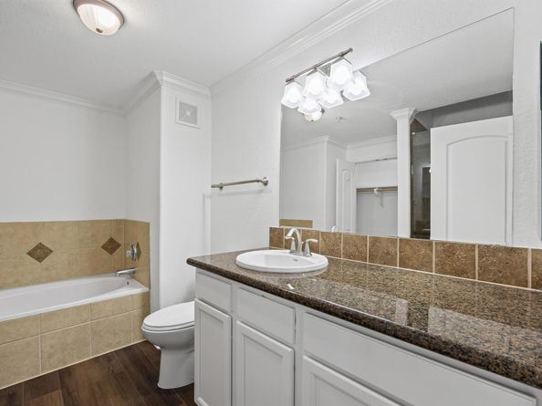 6810 Deatonhill DR 2101, Austin TX 78745