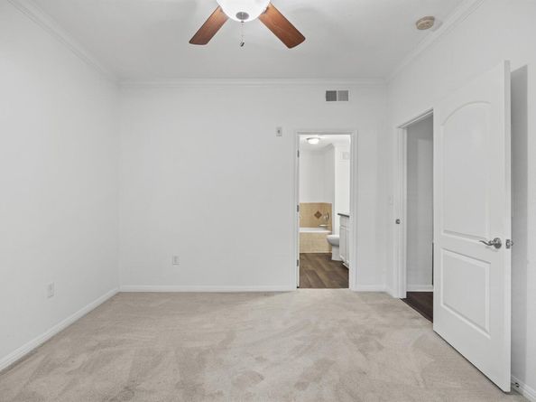 6810 Deatonhill DR 2101, Austin TX 78745