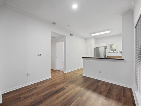 6810 Deatonhill DR 2101, Austin TX 78745