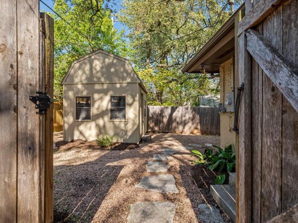 7202 Running Rope CIR, Austin TX 78731