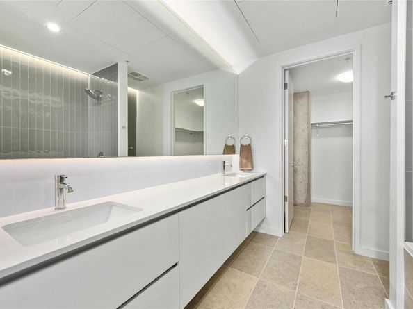 313 W 17th ST 1807, Austin TX 78701