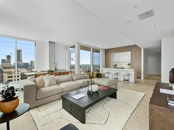 313 W 17th ST