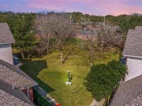 5515 Davis LN 32, Austin TX 78749