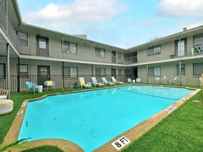 1307 Norwalk LN 104, Austin TX 78703