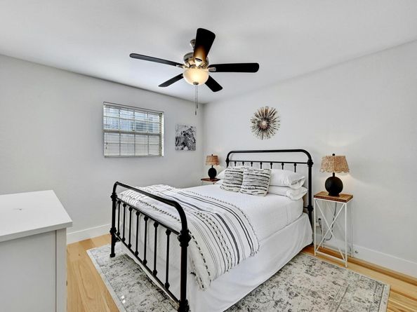 1307 Norwalk LN 104, Austin TX 78703