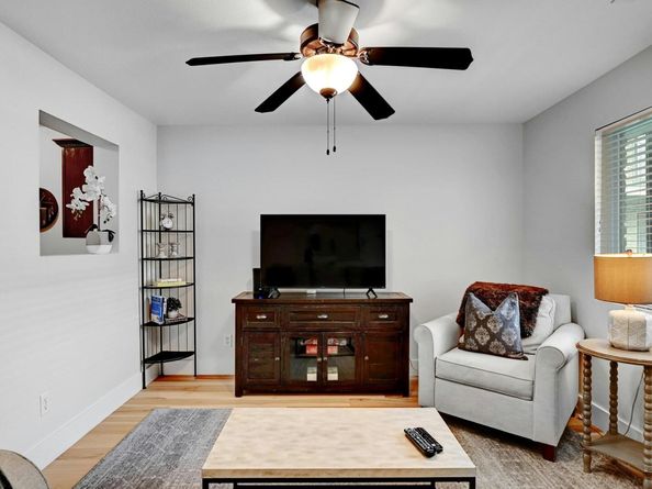 1307 Norwalk LN 104, Austin TX 78703