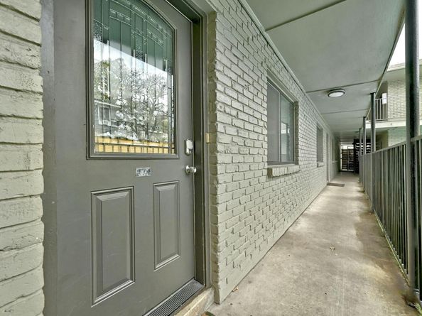 1307 Norwalk LN 104, Austin TX 78703