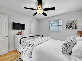 1307 Norwalk LN 104, Austin TX 78703