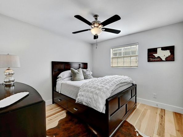 1307 Norwalk LN 104, Austin TX 78703