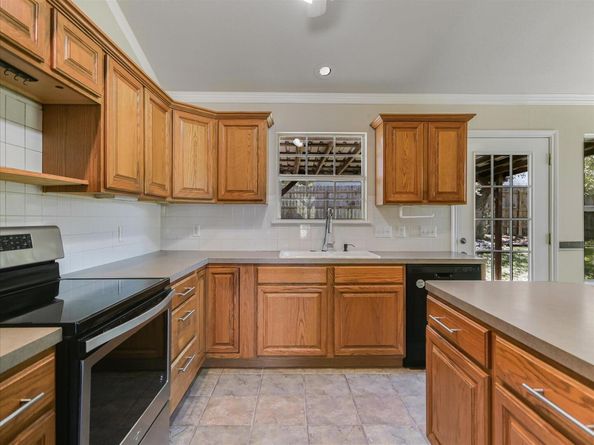 519 Cowal DR S, Spicewood TX 78669
