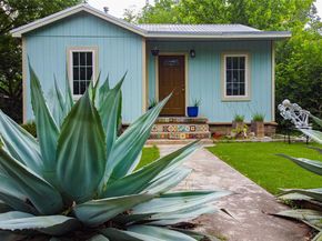 912 & 912 1/2 Calle Limon DR, Austin TX 78702