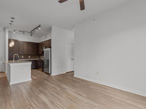 1900 Barton Springs RD 2027, Austin TX 78704