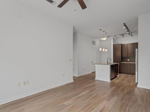 1900 Barton Springs RD 2027, Austin TX 78704