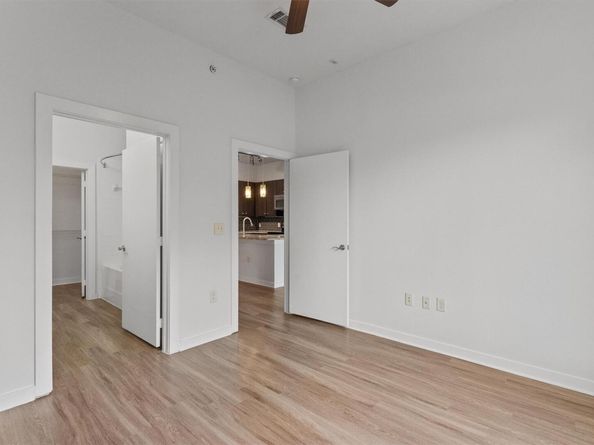 1900 Barton Springs RD 2027, Austin TX 78704