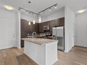 1900 Barton Springs RD 2027, Austin TX 78704