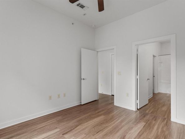 1900 Barton Springs RD 2027, Austin TX 78704