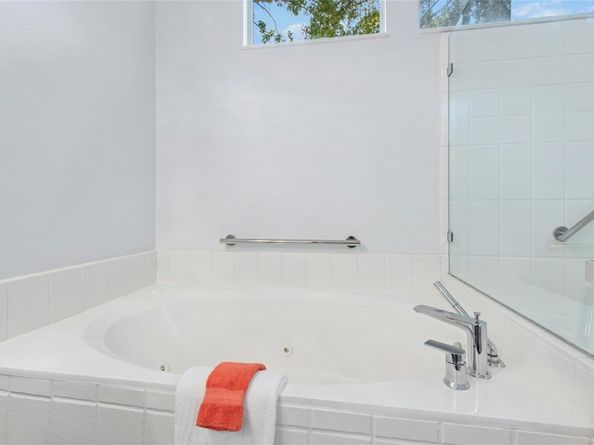 111 Yaupon LN, Georgetown TX 78633