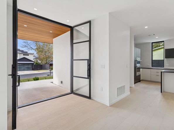 3007 Locke LN, Austin TX 78704