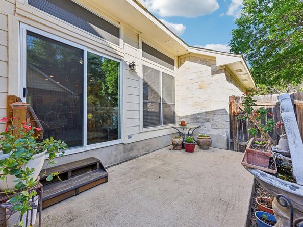 8909 Lomita Verde CT, Austin TX 78749