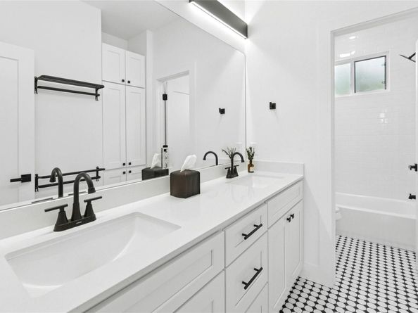 1500 Sylvan Glade RD 1B, Austin TX 78745