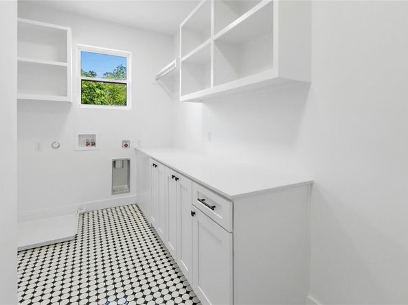 1500 Sylvan Glade RD 1B, Austin TX 78745